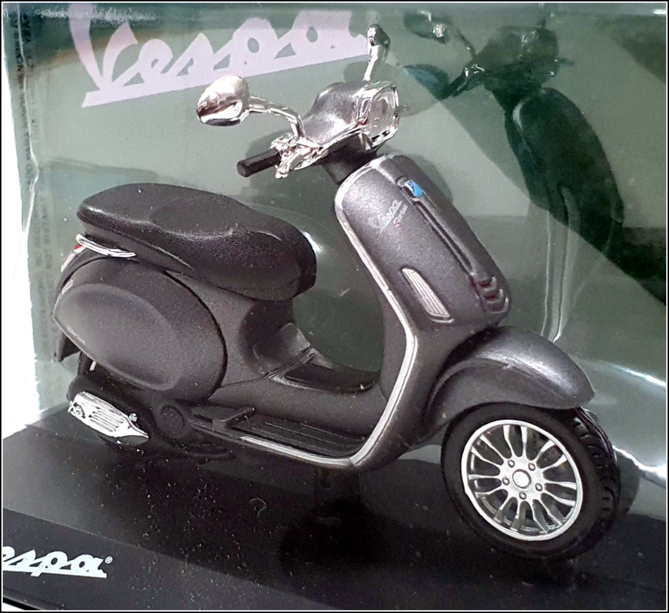 Altaya 1/18 Scale Diecast #7 - Piaggio Vespa Sprint ABS - Grey