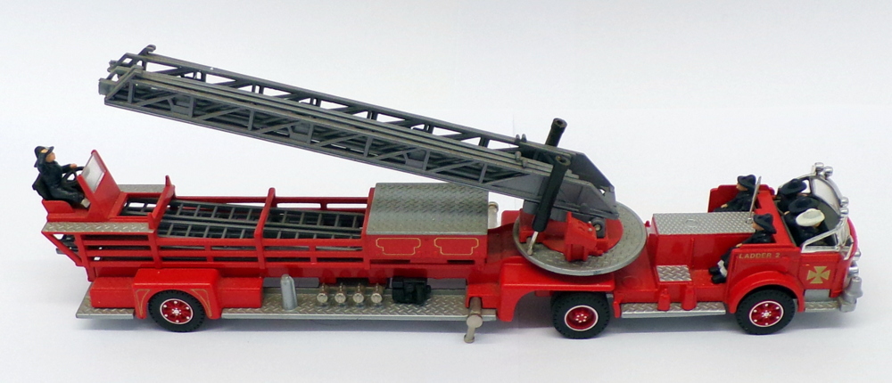 Corgi 1/50 Scale Fire Engine 97320 - American LaFrance Aerial Ladder ...