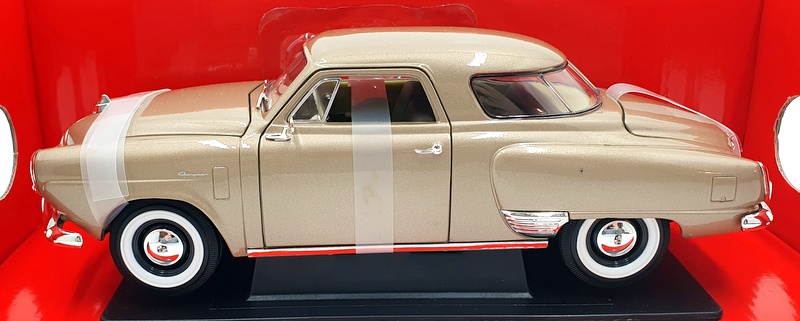 Road Signature 1/18 Scale 92478 - 1950 Studebaker Champion - Gold