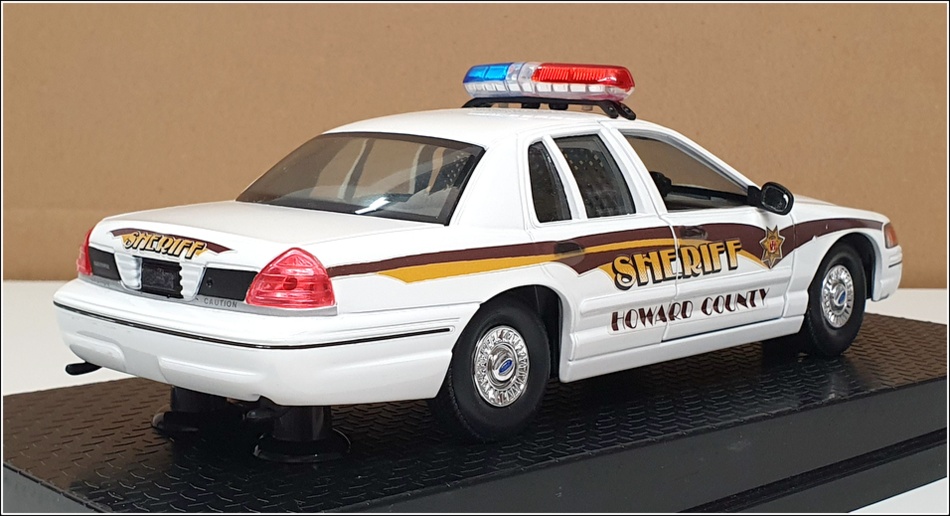 Classic Metal Works 1/24 Scale 25822C - Ford Crown Victoria Police Howard