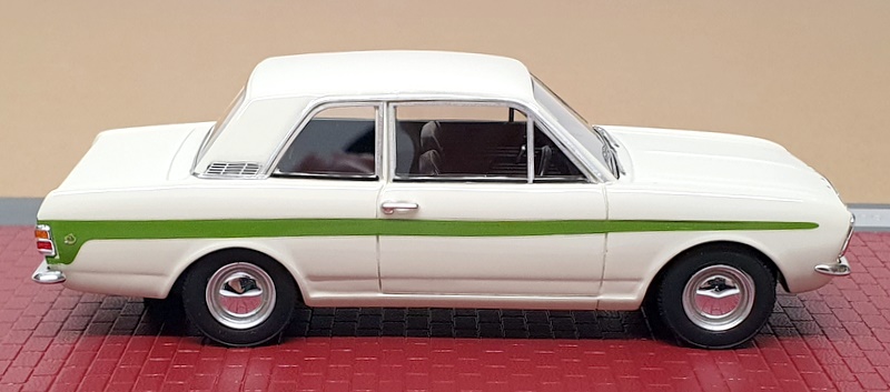 Matrix 1/43 Scale MX40603-101 - 1966-70 Ford Cortina Lotus MkII - White/Green Matrix 1/43 Scale MX40603-101 - 1966-70 Ford Cortina Lotus MkII - White/Green