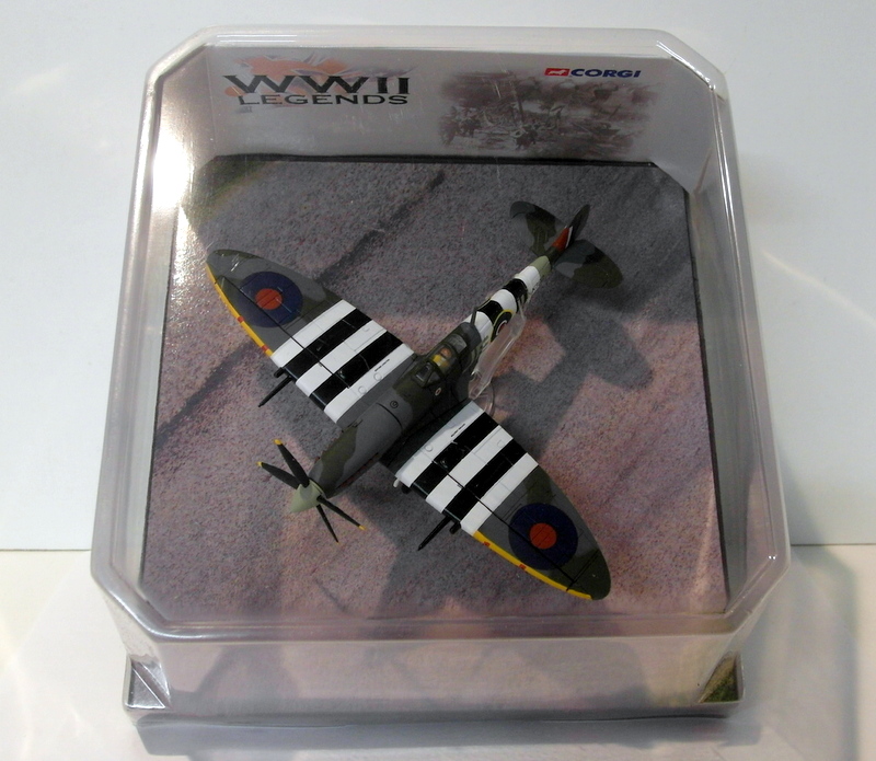 Corgi 1/72 Scale diecast AA31916 Spitfire LF IX MK392/JE-J Jonnie Johnson 1944