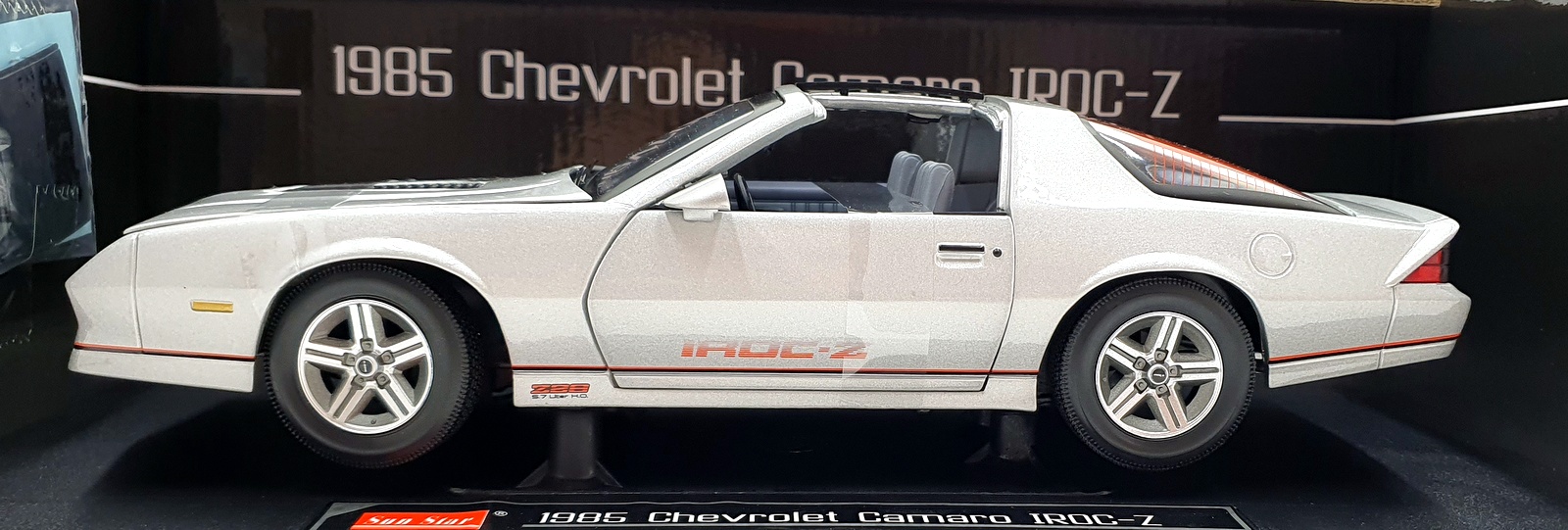 Sun Star 1/18 Scale Diecast 1947 - 1985 Chevrolet Camaro IROC-Z