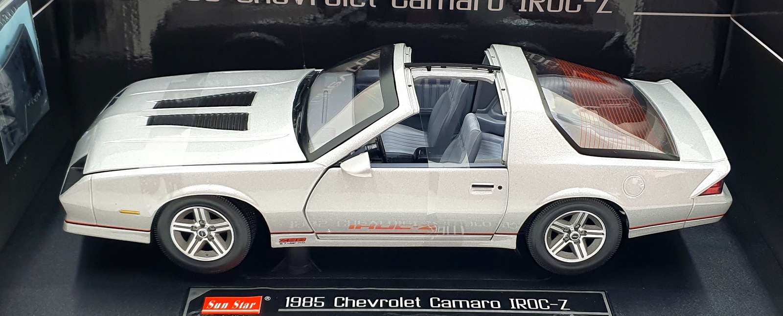 Sun Star 1/18 Scale Diecast 1947 - 1985 Chevrolet Camaro IROC-Z