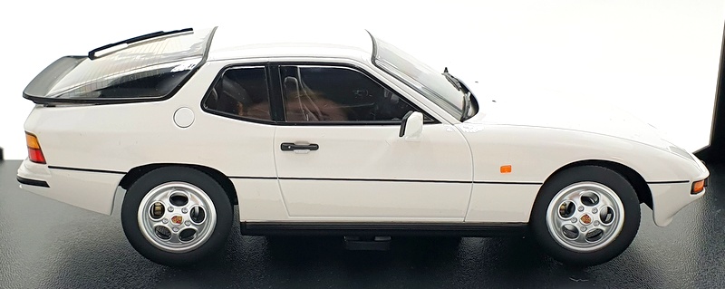 ミニカー　1/18 Porsche 924 S 1986(ホワイト) [KKDC180771] KK Scale 1/18 Scale Diecast KKDC180771 - Porsche 924 S 1986