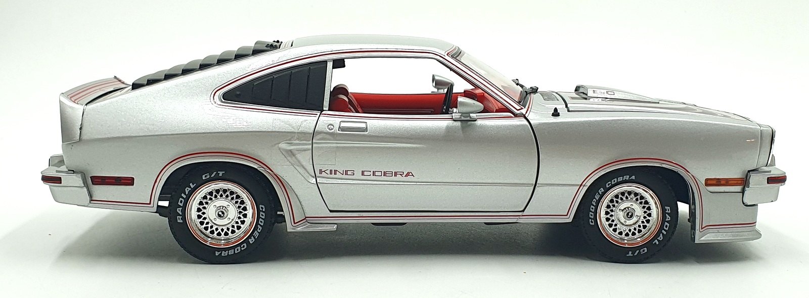 Greenlight 1/18 Scale Diecast 13670 - 1978 Ford Mustang MKII King Cobra - Silver