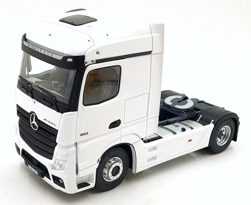 Solido 1/24 Scale Diecast S2400203- 2019 Mercedes-Benz Actros L - White