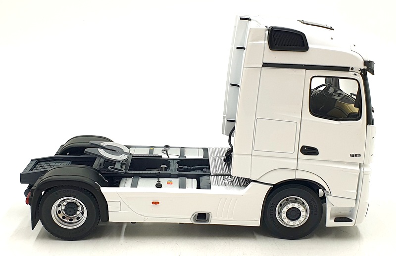 Solido 1/24 Scale Diecast S2400203- 2019 Mercedes-Benz Actros L - White