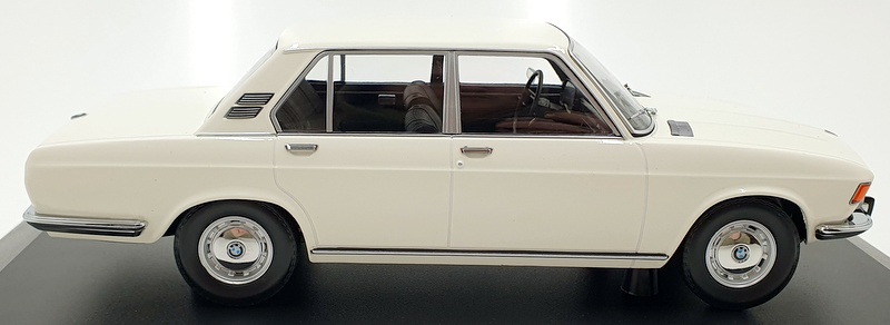 Minichamps 1/18 Scale 155 029202 - BMW 2500 1968 - White