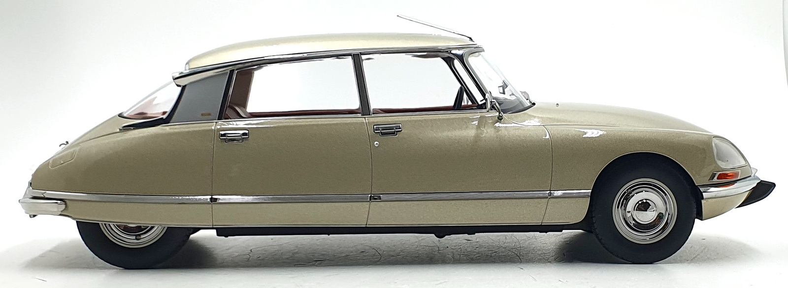 Norev 1/12 Scale Diecast Model 121730 Citroen DS 23 Pallas 1973 Tholonnet Beige