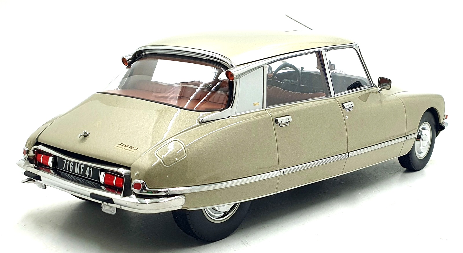 Norev 1/12 Scale Diecast Model 121730 Citroen DS 23 Pallas 1973 Tholonnet Beige