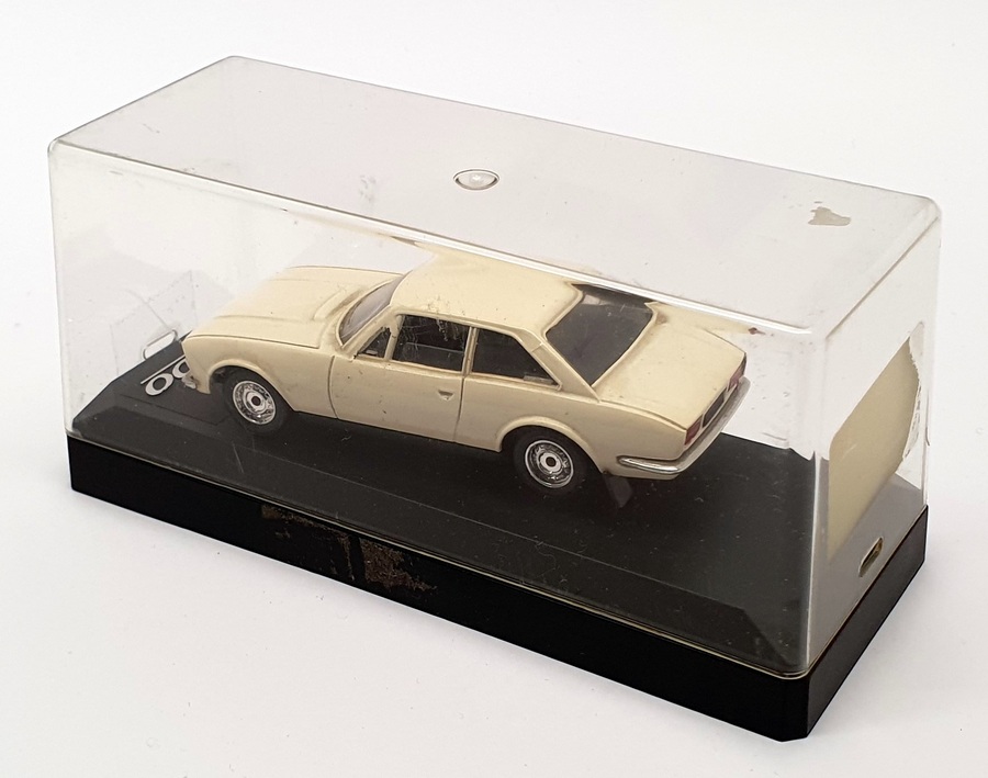 Solido 1/43 Scale Model Car 1818 - 1978 Peugeot 504 Coupe - Ivory