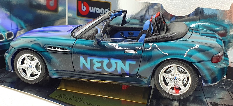 Burago 1/18 scale Diecast 3349 - BMW M Roadster Lady Neon - Blue