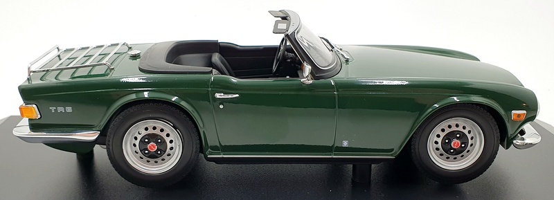 Minichamps 1/18 Scale 155 132036 - Triumph TR6 1969 LHD - Dark Green Minichamps 1/18 Scale 155 132036 - Triumph TR6 1969 LHD - Dark Green