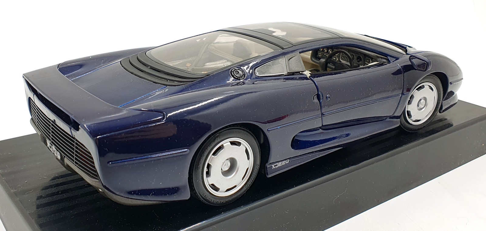 Maisto 1/18 scale 31807 - Jaguar XJ220 1992 - Dark Blue