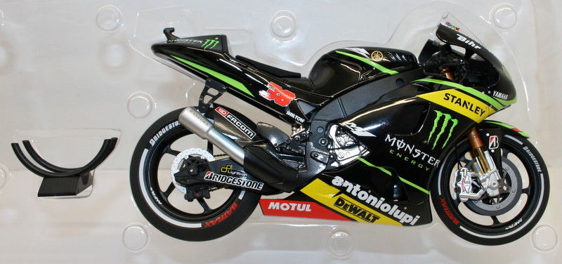 Minichamps 1/12 Scale -122 143038 Yamaha YZR-M1 Monster Tech3 Bradley Smith 2014