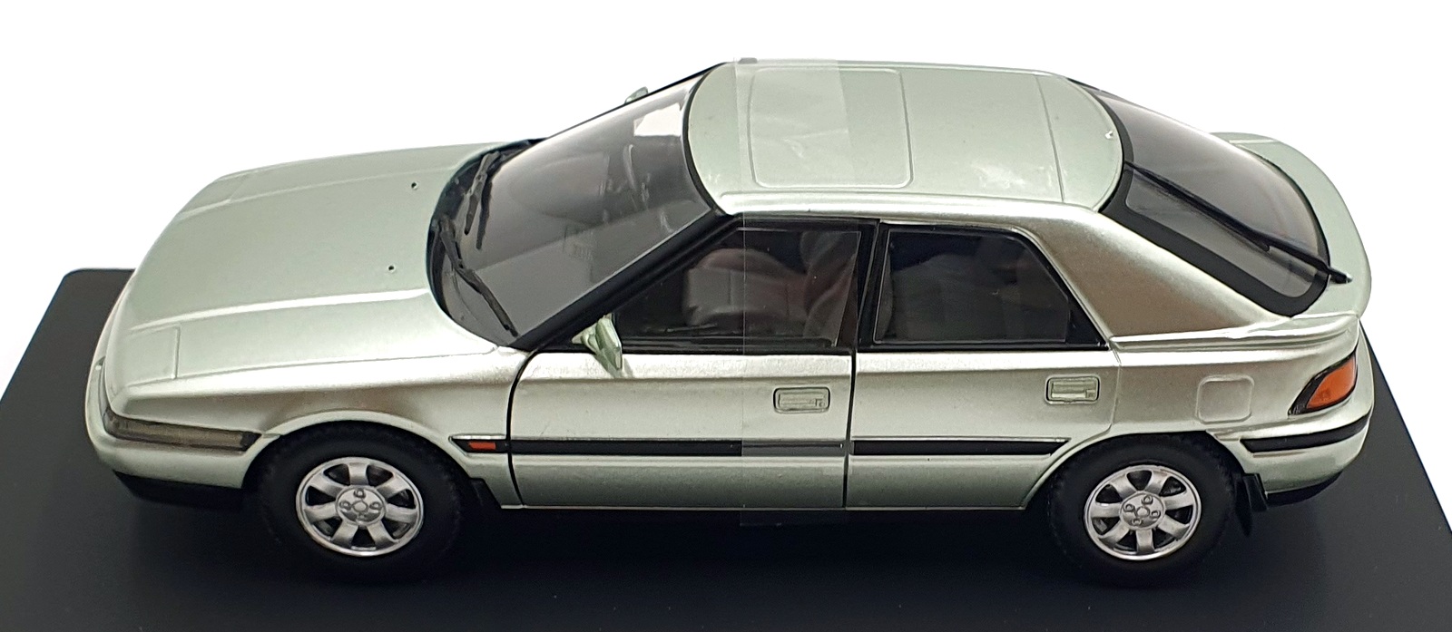 White Box 1/24 Scale Diecast WB124259 - Mazda 323 F - Silver