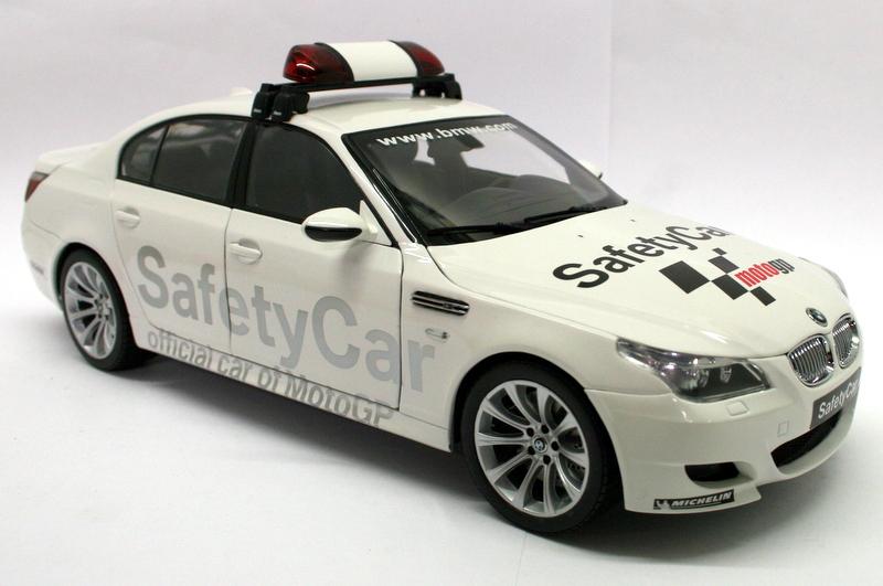 Kyosho 1/18 Diecast Model Car 08593GP - BMW M5 Safety Car Moto GP