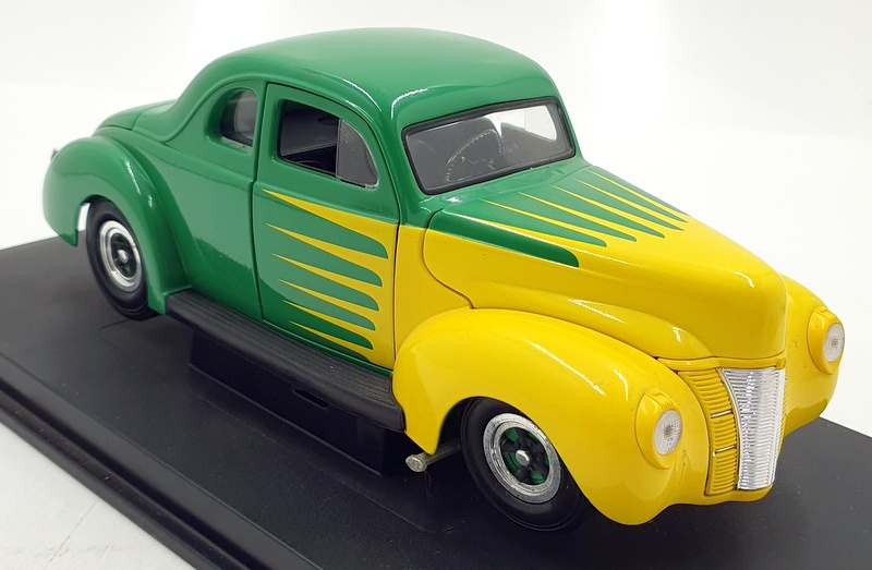 Eagle 1/18 Scale Diecast 12324 - 1940 Ford Deluxe Hot Rod - Green/Yellow