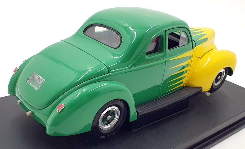 Eagle 1/18 Scale Diecast 12324 - 1940 Ford Deluxe Hot Rod - Green/Yellow