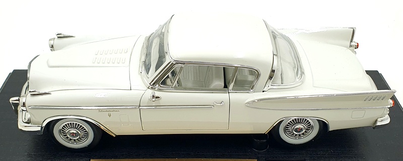 Anson 1/18 Scale Diecast 30384 - 1957 Studebaker Golden Hawk