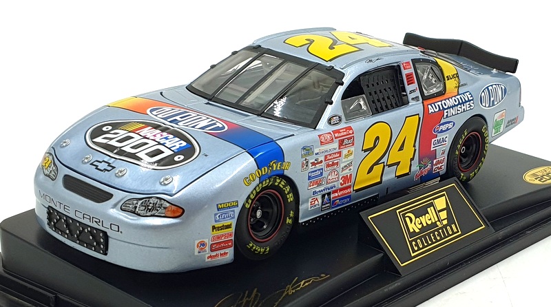 Revell 1/24 Scale 10946 - Chevrolet #24 DuPont Automotive Finishes 2000 - Gordon
