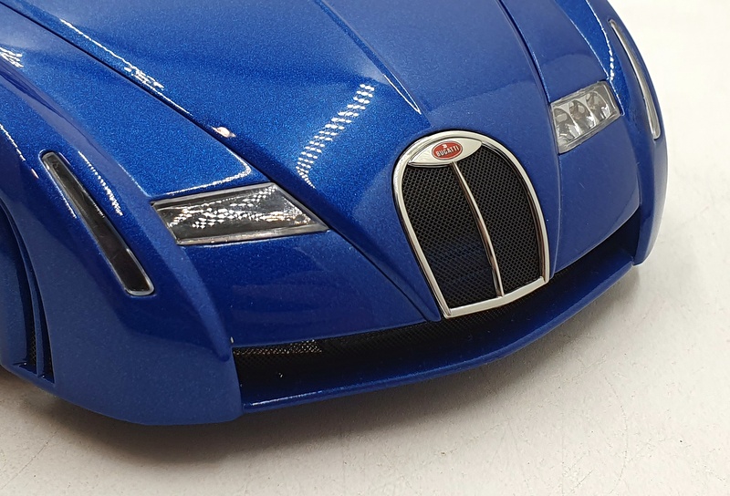 ブガッティ シロン EB 18.3 ブルー 1/18 オートアート 70911 Autoart 1/18 Scale Diecast 70911 - Bugatti EB 18.3 Chiron