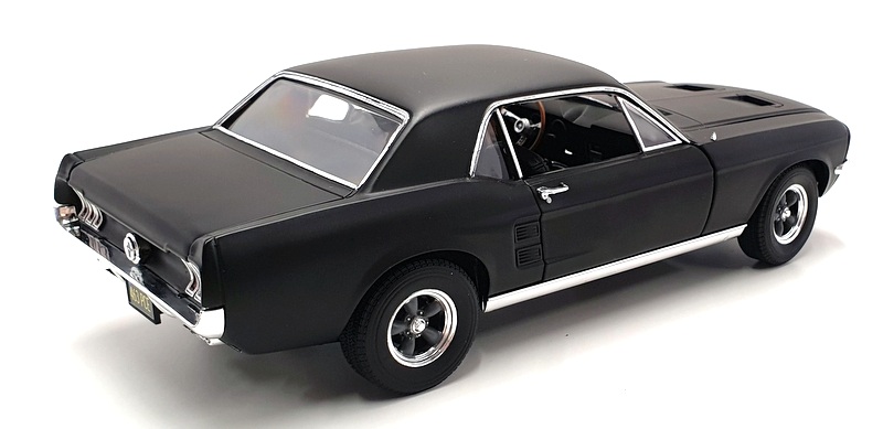 Greenlight 1/18 Scale 13611 - 1967 Ford Mustang Coupe - Creed - Black Greenlight 1/18 Scale 13611 - 1967 Ford Mustang Coupe - Creed - Black