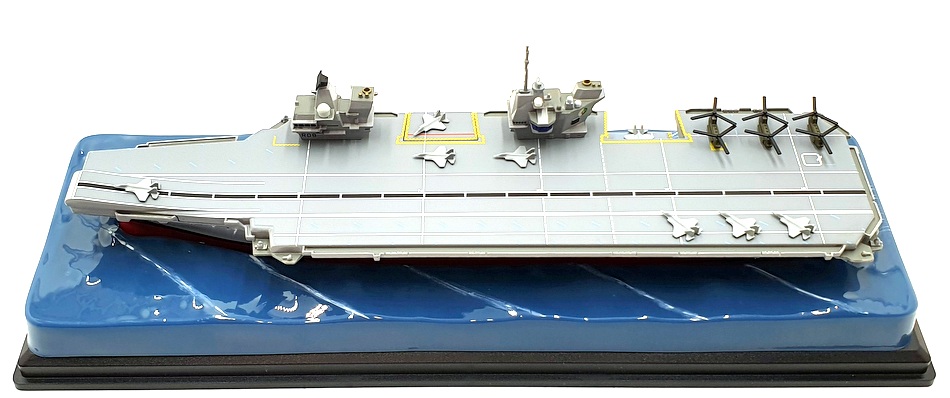 Corgi 1/1250 Scale CC75000 - HMS Queen Elizabeth (R08) Aircraft Carrier