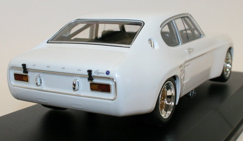 Minichamps 1/18 Scale Diecast Car 155 708500 - 1970 Ford Capri RS 2600 - White