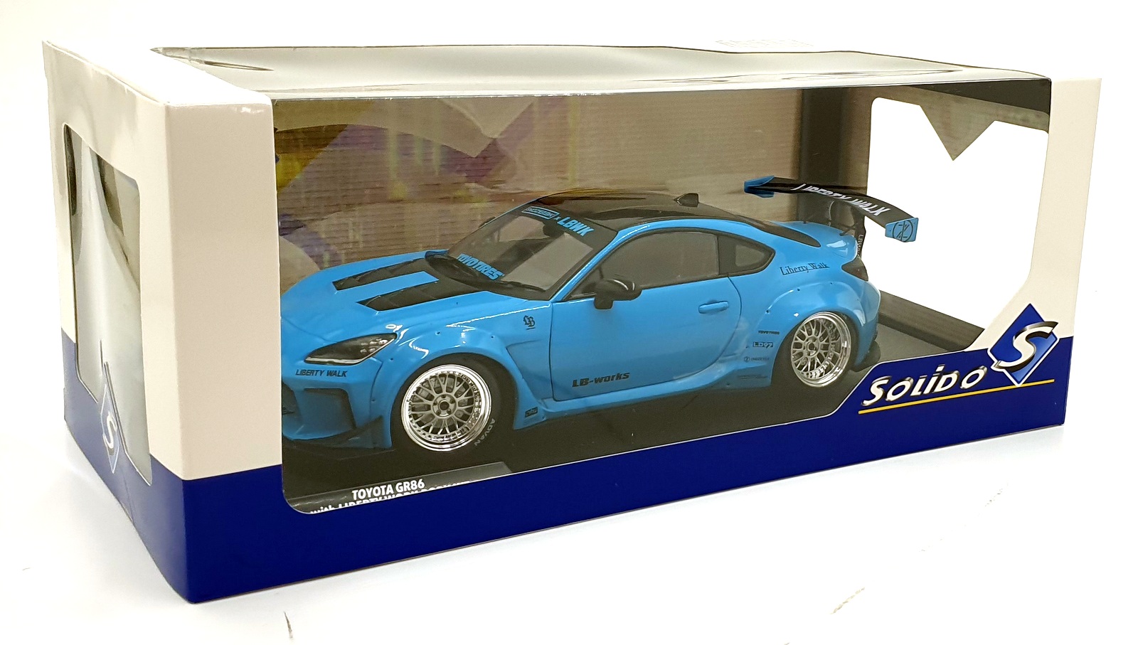Solido 1/18 Scale Diecast S1813601 - 2024 Toyota GR86 w/LBW Kit