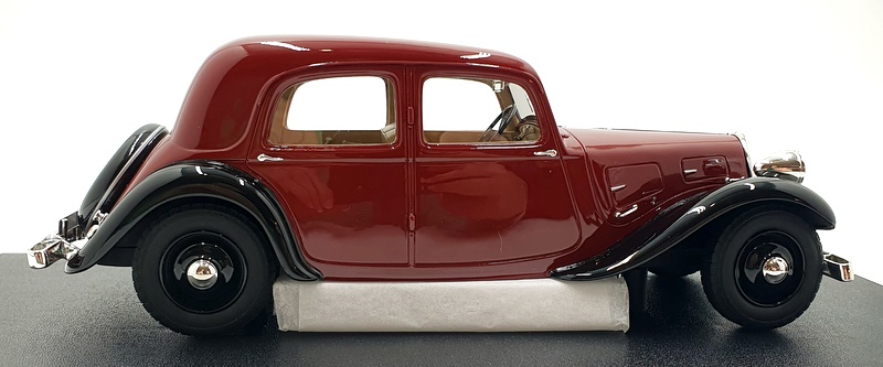 104-030 Cult 1/18 シトロエン Traction Avant CULT-SCALE MODELS CML108-1 Scale 1/18 | CITROEN TRACTION