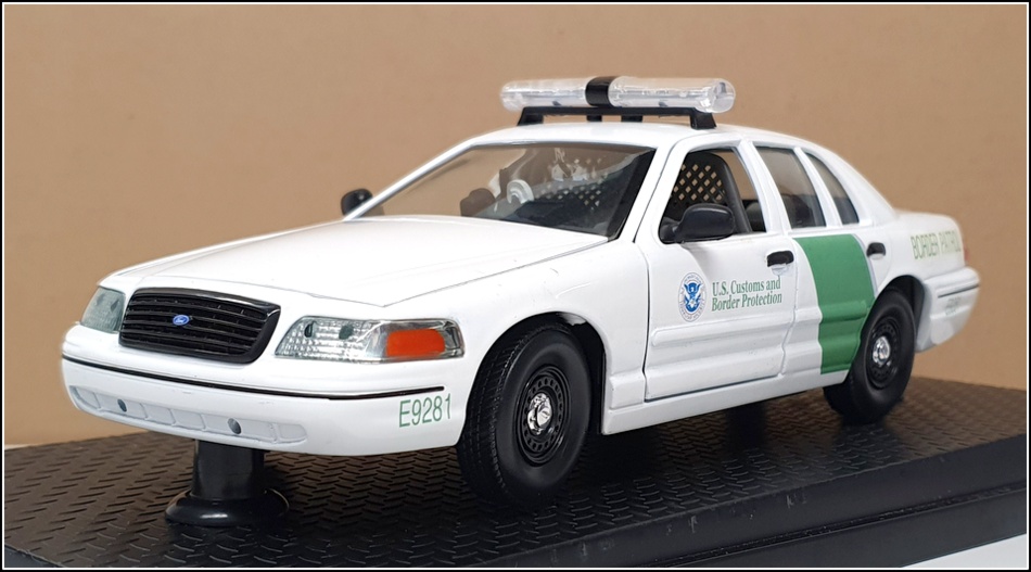 Classic Metal Works 1/24 Scale 23822B - Ford Crown Victoria Police - US Customs