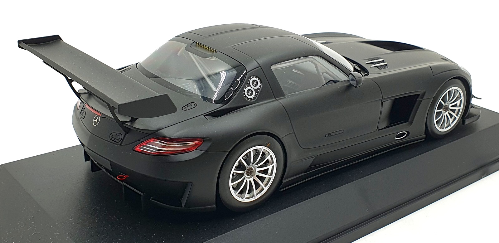 Minichamps 1/18 Scale 151 113101 - Mercedes-Benz SLS AMG GT3