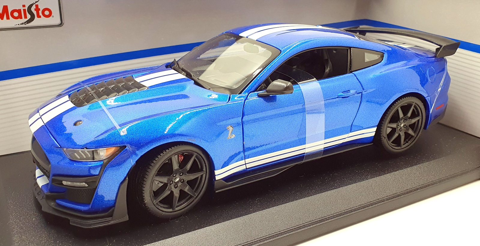 Maisto 1/18 Scale Diecast 31388 - 2020 Mustang Shelby GT500 - Blue Maisto 1/18 Scale Diecast 31388 - 2020 Mustang Shelby GT500 - Blue