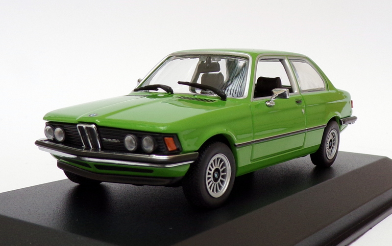 Maxichamps 1/43 Scale Model Car 940 025474 - 1975 BMW 323i - Green