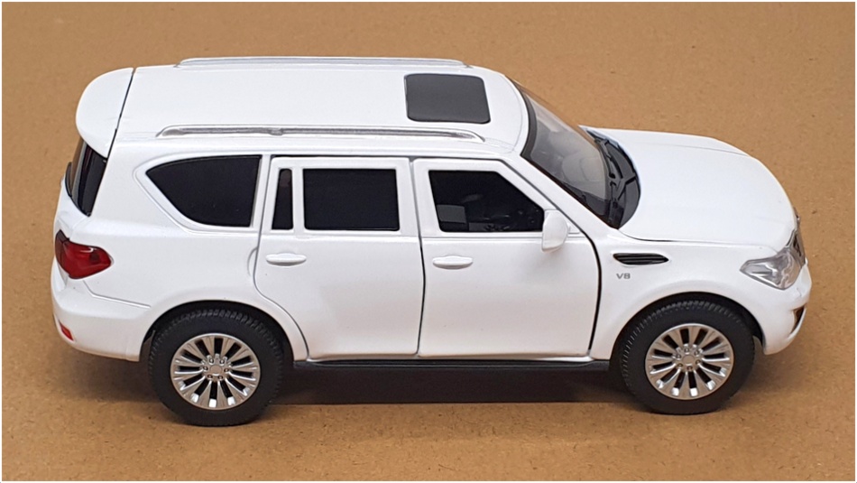 Tayumo 1/32 Scale Pull Back & Go 32115013 - Nissan Patrol Y62 - White Tayumo 1/32 Scale Pull Back & Go 32115013 - Nissan Patrol Y62 - White