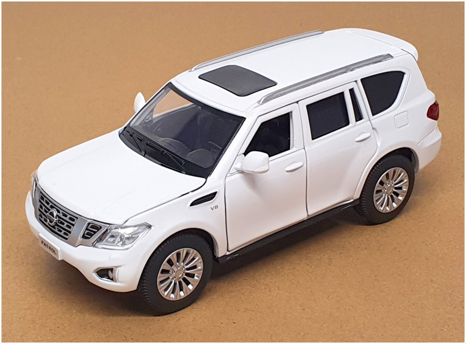 Tayumo 1/32 Scale Pull Back & Go 32115013 - Nissan Patrol Y62 - White Tayumo 1/32 Scale Pull Back & Go 32115013 - Nissan Patrol Y62 - White