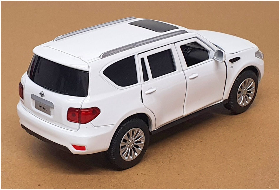 Tayumo 1/32 Scale Pull Back & Go 32115013 - Nissan Patrol Y62 - White Tayumo 1/32 Scale Pull Back & Go 32115013 - Nissan Patrol Y62 - White