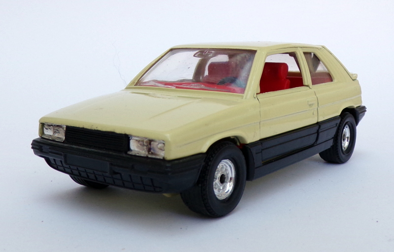 Corgi 11cm Long Vintage Diecast CG84 - Renault 11 GTL - Cream