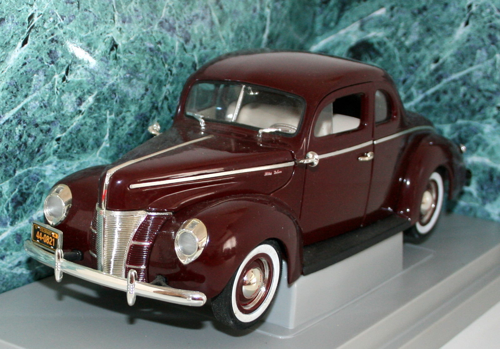 American Muscle ERTL 1/18 scale, 1940 Ford Deluxe Coupe