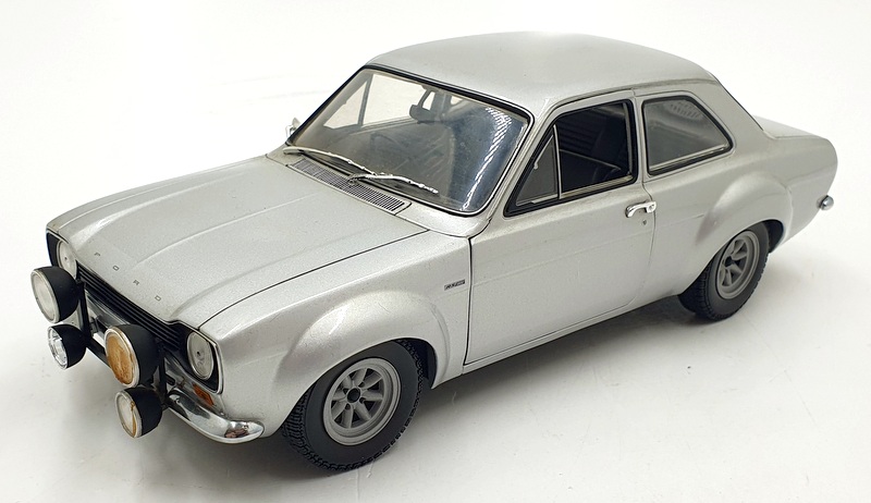 ミニチャンプス 1/18 FORD ESCORT フォード エスコート Minichamps 1/18 Scale 180 688100 - 1970 Ford Escort I RS