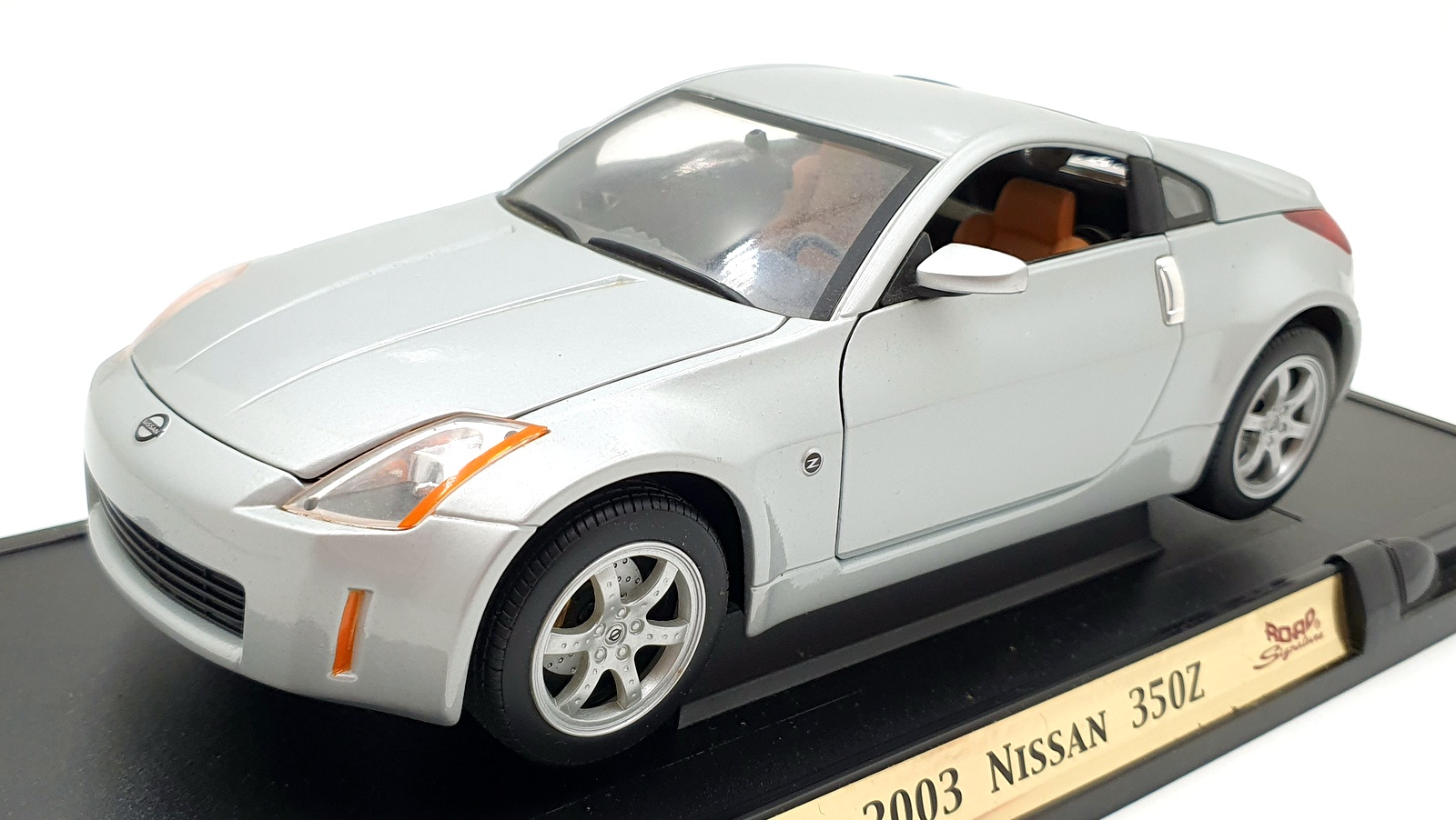 Road Signature 1/18 Scale Diecast 92538 - 2003 Nissan 350Z