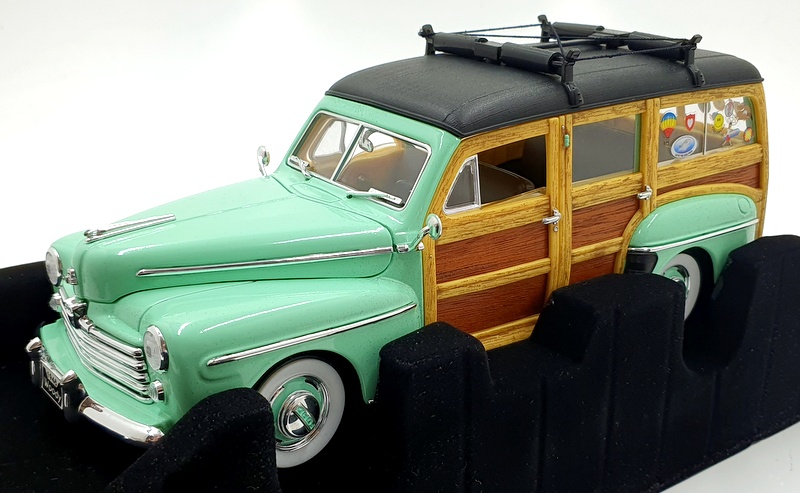 Road Signature 1/18 Scale Diecast 20028 - 1948 Ford Woody - Green