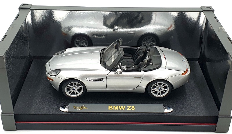 Maisto 1/18 Scale Diecast 36896 - BMW Z8 - Silver