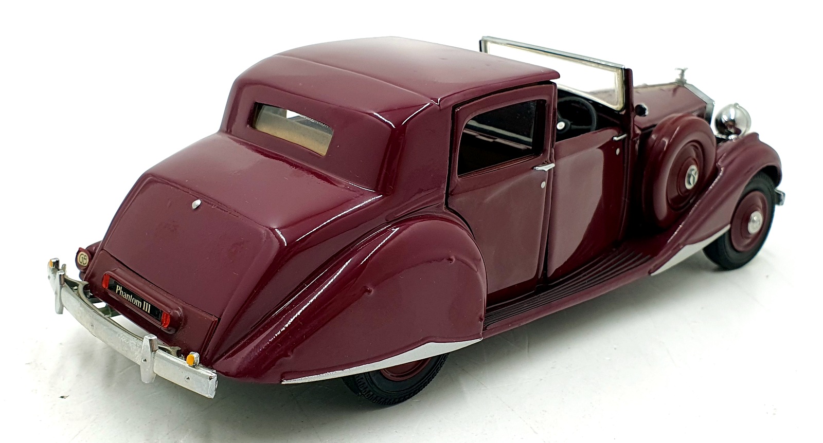 Danbury Mint 1/24 Scale 9126B - 1938 Rolls Royce Phantom III - Burgundy