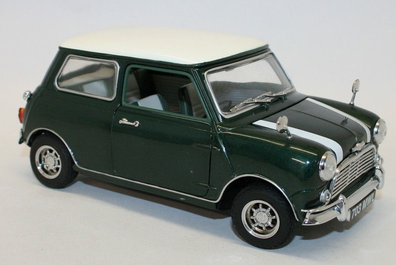 Corgi 1/18 Scale Metal Model Car 99595 - Morris Mini Cooper Saloon - BR Green