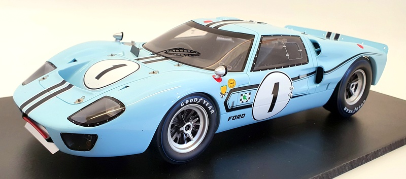 Spark 1/18 Scale Model Car 18S470 - 1967 Ford GT40 Mk 2B #1 Winner