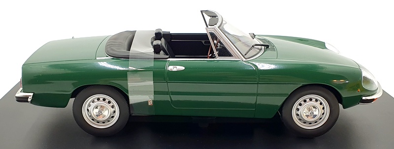 Norev 1/18 Scale Diecast 187881 - Alfa Romeo 2000 Spider 1978 - Green Norev 1/18 Scale Diecast 187881 - Alfa Romeo 2000 Spider 1978 - Green