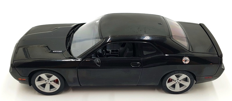 Acme 1/18 Scale Diecast A1806016 - 2010 Dodge Challenger SRT8
